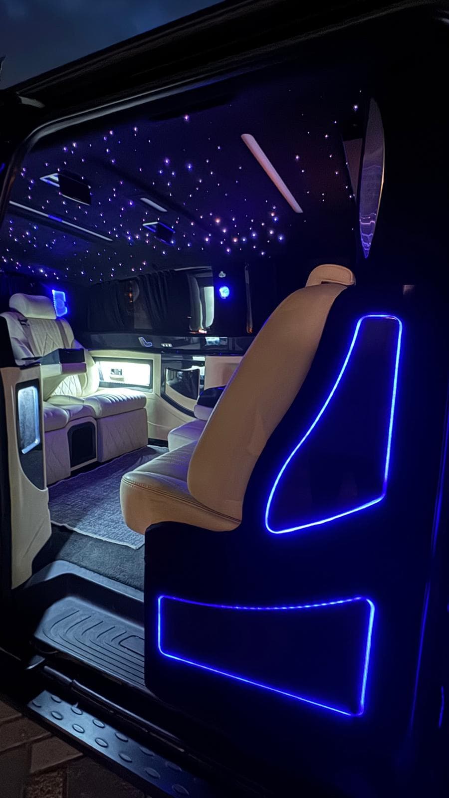 Dikmen VIP Kapı Girişi Mavi LED Aydınlatmalı Kabin